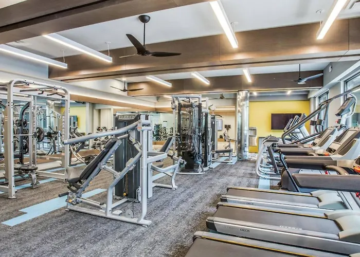 Downtown Worth Luxe Retreat, Pool, Gym And Free Parking
