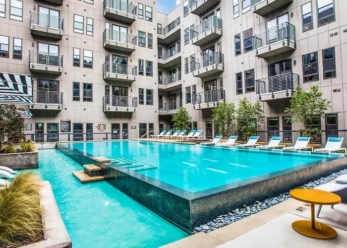 Downtown Worth Luxe Retreat, Pool, Gym And Free Parking *
