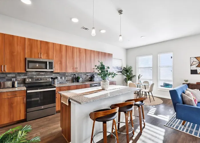 Downtown Worth Luxe Retreat, Pool, Gym And Free Parking Apartment
